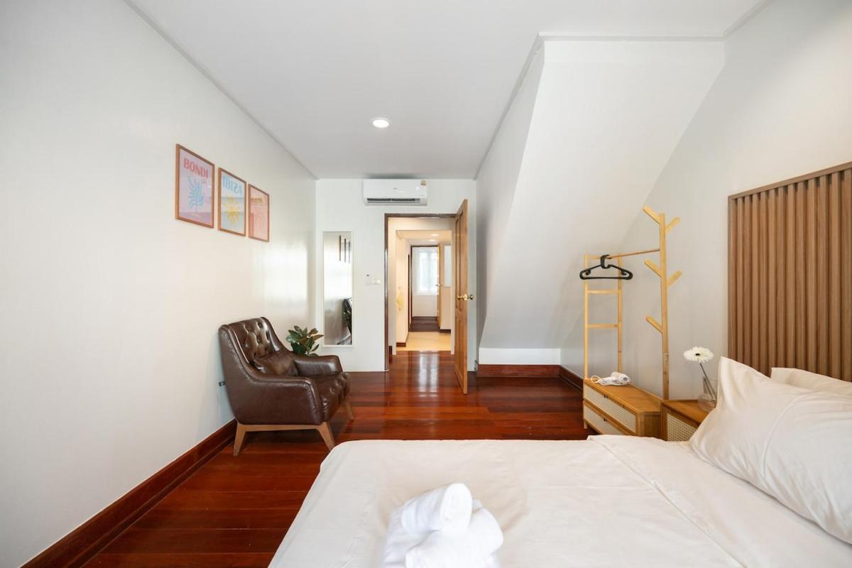 Moondance House Chinatown Villa